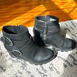 Women's Sorel Joan of Arctic Wedge II Buckle Black Waterproof Ankle Boots 7